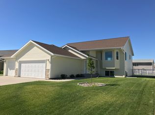 1812 24th St SW, Minot, ND 58701