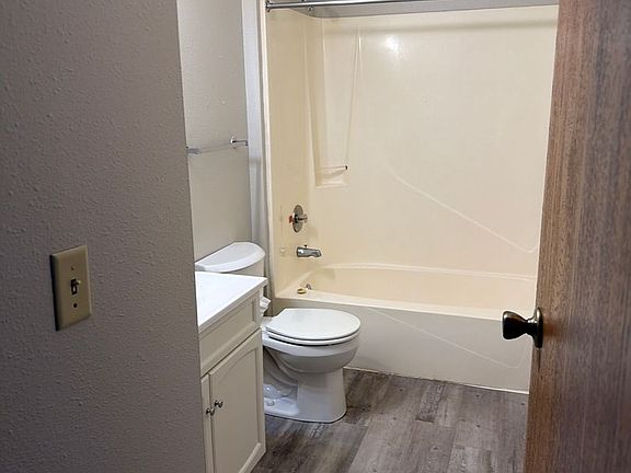 5th image of 1604 16th Ave SW #3B