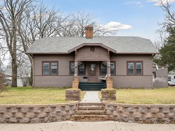 725 1st St SE, Little Falls, MN 56345