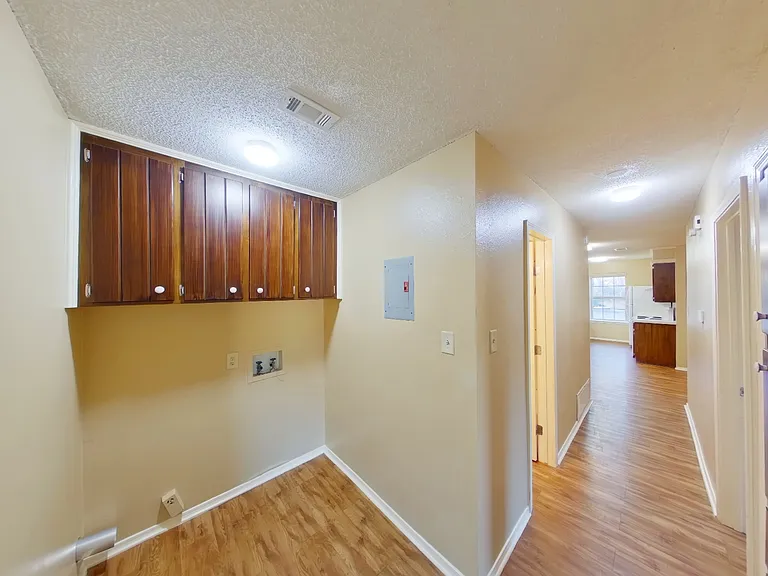 805 W 38th St — Photo 11