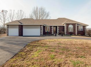 2073 N Belmont Ct, Nixa, MO 65714