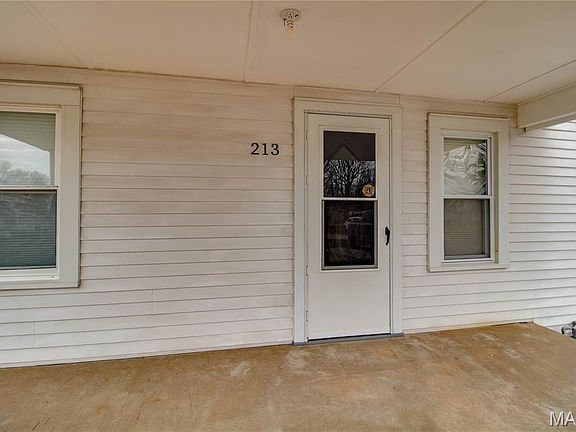 5th image of 213 Rose Ave