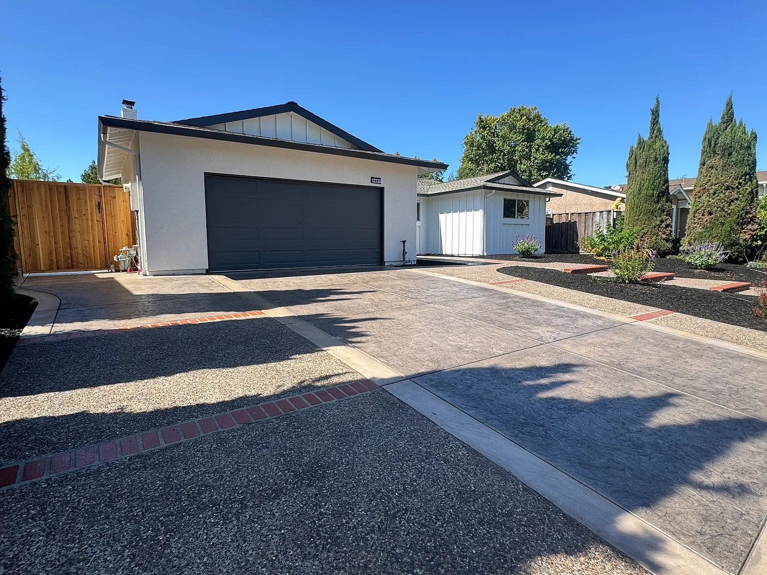 9887 Broadmoor Dr — Photo 2