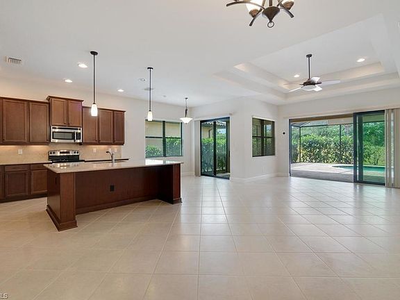 4th image of 9025 Isla Bella Cir