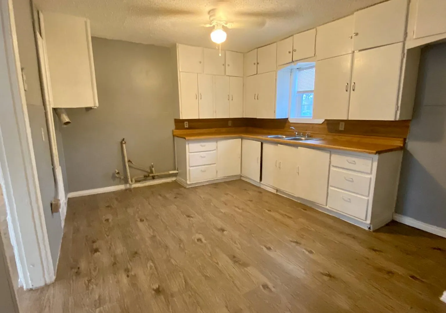 Handyman Special $99 Move In + Admin Fee / "You Fix, You Save Big!! — Photo 3