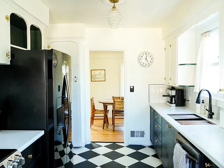 4603 NE Irving St — Photo 42