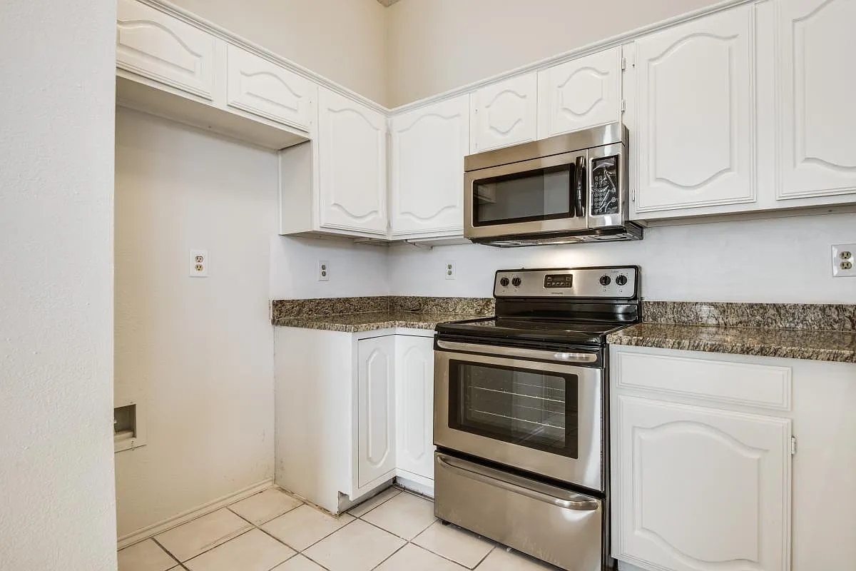 3 bed, 1664 sqft, $2,500 — Photo 2