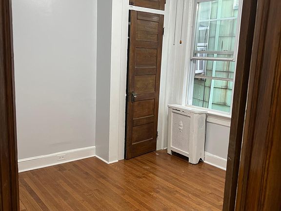 3rd image of 221 Jewett Ave #2/3