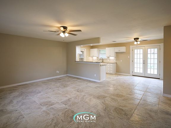 2nd image of 1400 Yosemite Dr