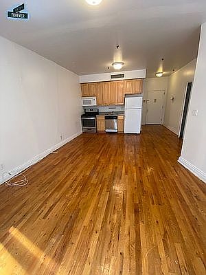 2nd image of 21 Maiden Ln APT 3A