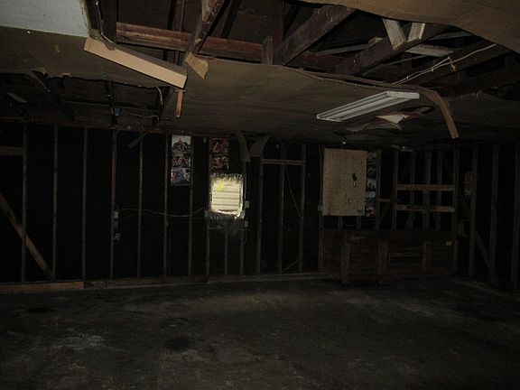 4th image of 302 N Schluter St