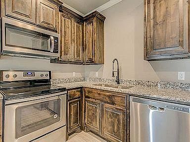 4th image of 801 Meadowlark Cir #801