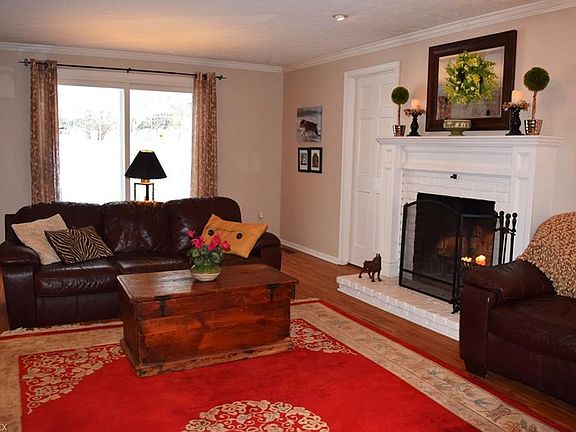 4th image of 8356 Canterbury Ct