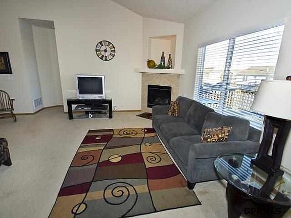 5th image of 822 Lake Tahoe Dr