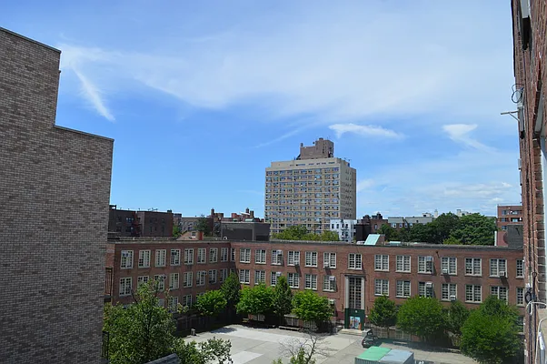 Rented by Griffith Real Estate | media 8