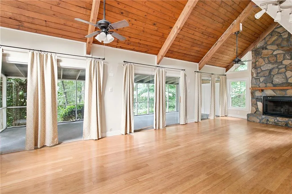 3 bed, 3.0 bath, 1584 sqft, $2,450 — Photo 3