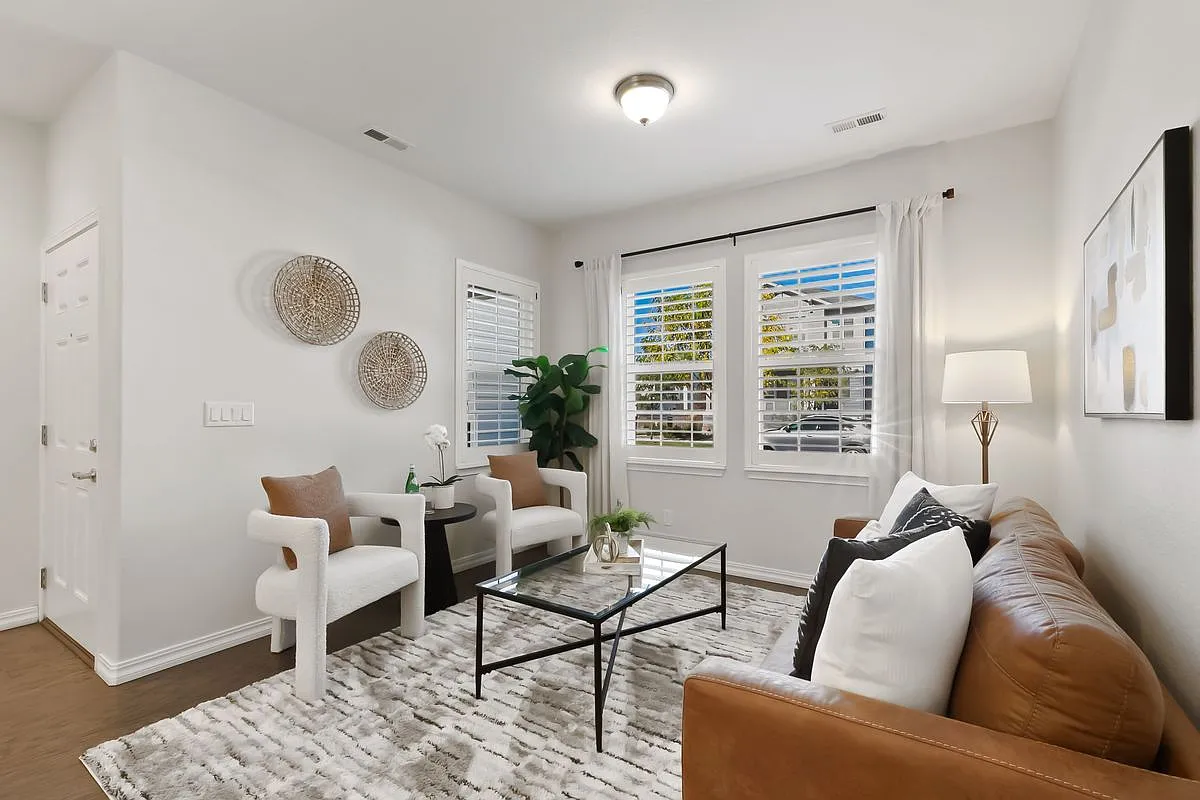 1191 Solitaire St — Photo 2
