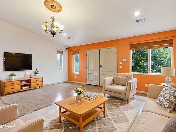 2nd image of 10 Mockingbird Ln