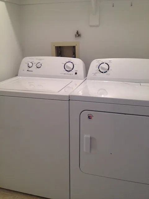Washer/Dryer included
