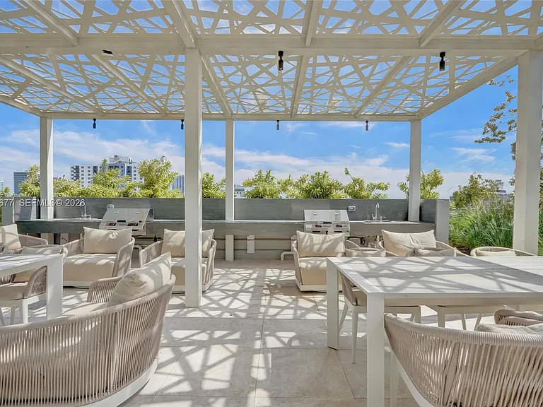 580 72nd St #Penthouse 13 — Photo 32