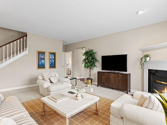 3rd image of 4906 Golf Village Dr