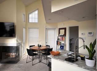 220 Carriage Crossing Ln, Middletown, CT 06457