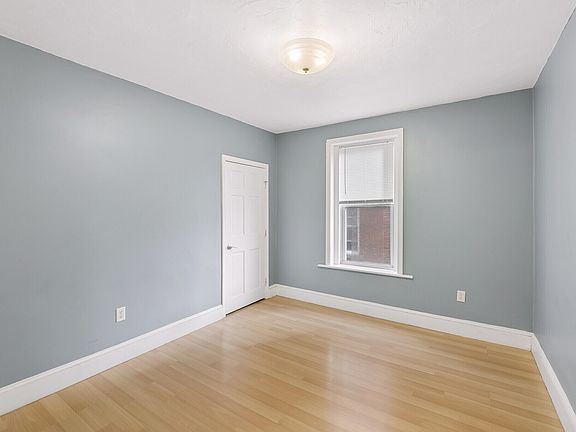 5th image of 20 Eden St APT 3