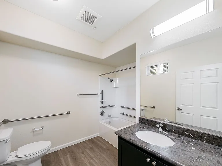 Luxe Ripon Apartments — Photo 22