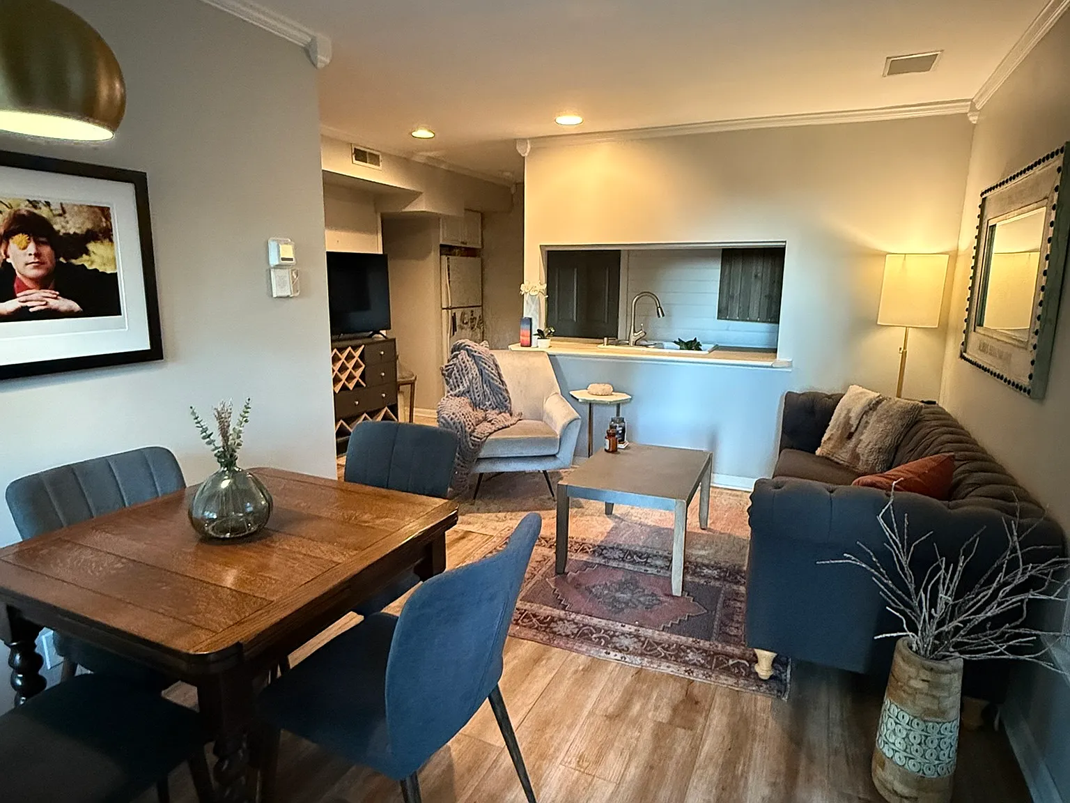 2 bed, 900 sqft, $1,899 — Photo 3