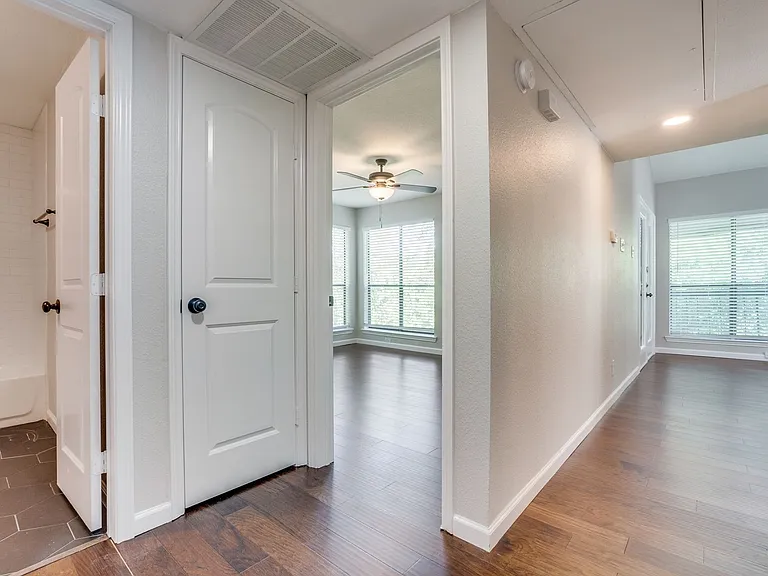 Creekside Condominumums — Photo 17