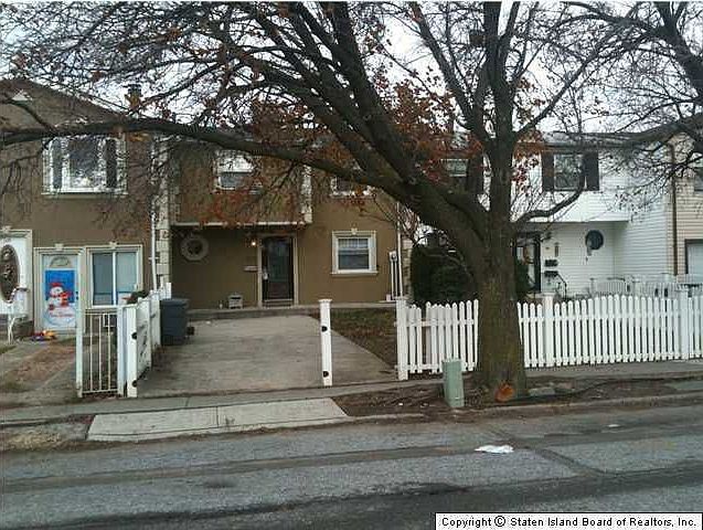 1st image of 153 Regis Dr