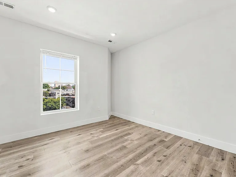 4700 Chestnut — Photo 23