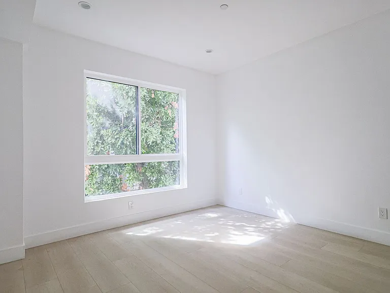 New Construction Luxury 4 Bed Townhomes With Roof Decks — Photo 58