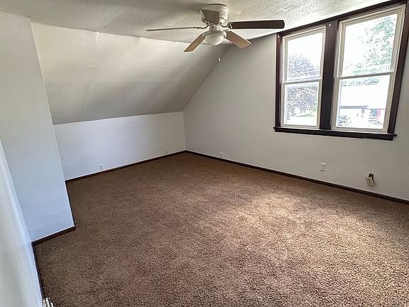 4th image of 318 Mohican Ave