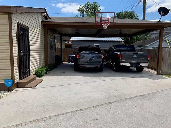5th image of 402 Texas St