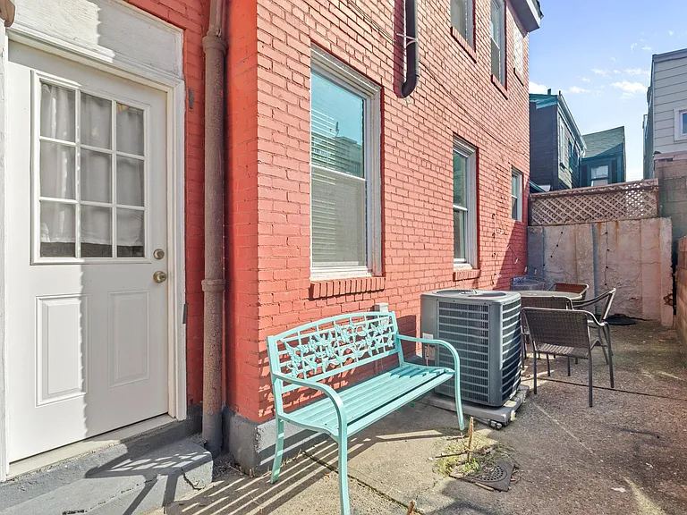 91 S 15th St — Photo 5