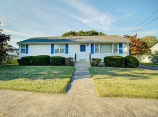 16 Fieldcrest Ln, Hamden, CT 06514