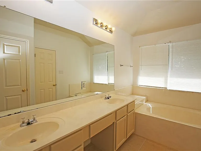 309 Country Aire Dr — Photo 19
