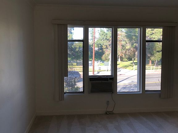 5th image of 12054 Moorpark St APT 1