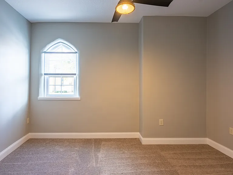 535 W Berry St #2 — Photo 24
