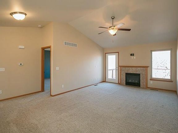 3rd image of 1056 Sunny Side Dr