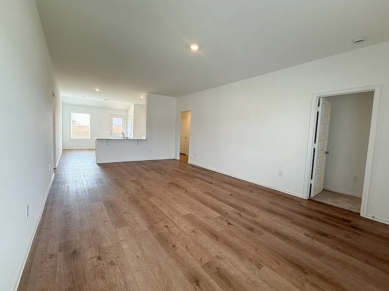 16208 Lovers Ln — Photo 8