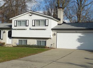 706 Gertrude Rd, Waterford, MI 48328