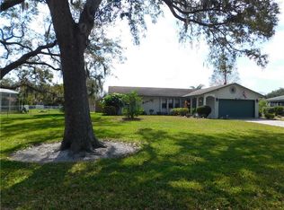 8205 Woodlawn Cir S, Palmetto, FL 34221