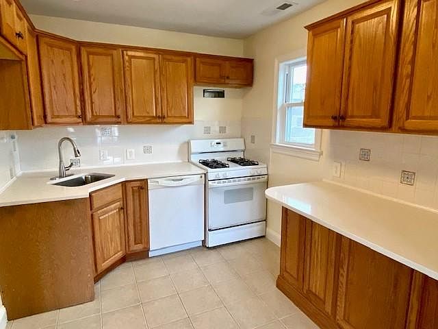 1st image of 17 Putnam Ave Floor 2