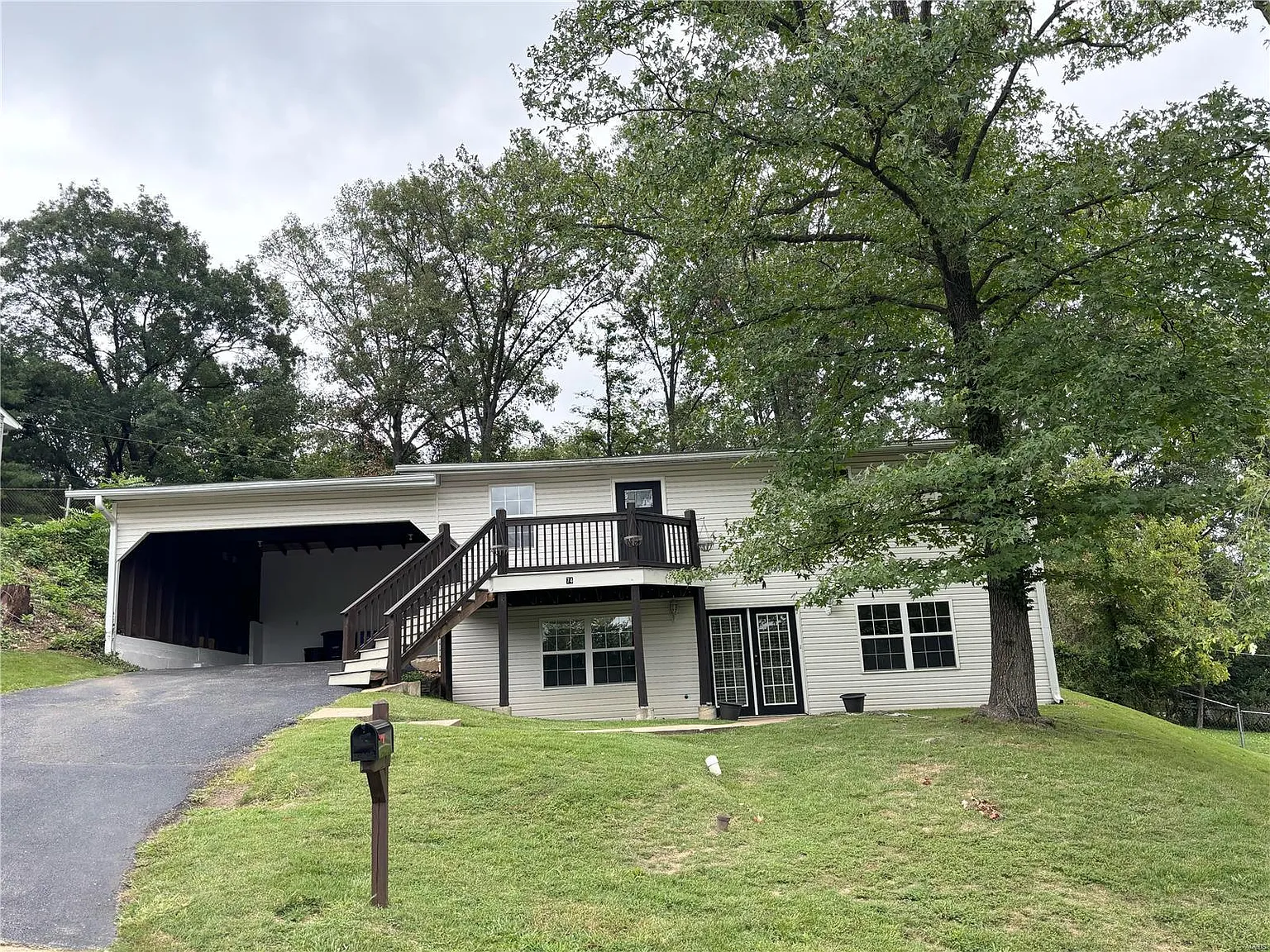 74 Jefflyn Dr photo 1