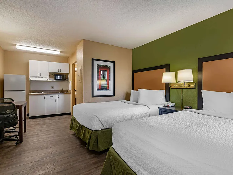 Studio Suite - 2 Full Beds