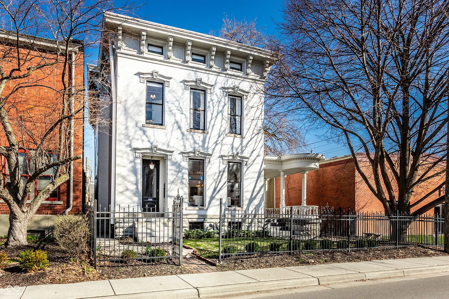 214 E Saint Joseph St photo 1
