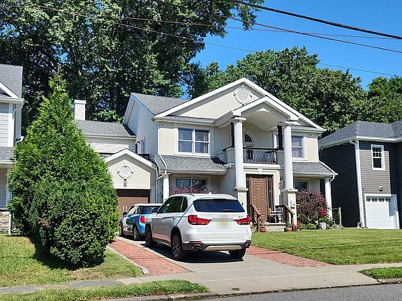3rd image of 30-27 Heywood Ave #1X
