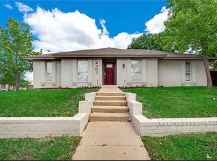 2303 Silverthorne Dr, Dallas, TX 75287